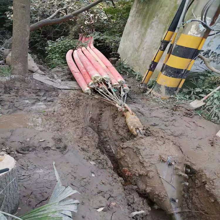 神农架弧形拖拉管